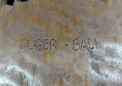 Firmado Puger Bali.