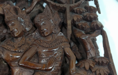 Espectacular relieve en madera. Firmado Puger Bali.